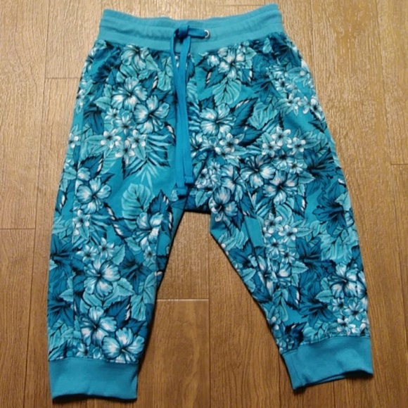 Victorious Other - Victorious Floral Hawaiian Print Jogger Shorts